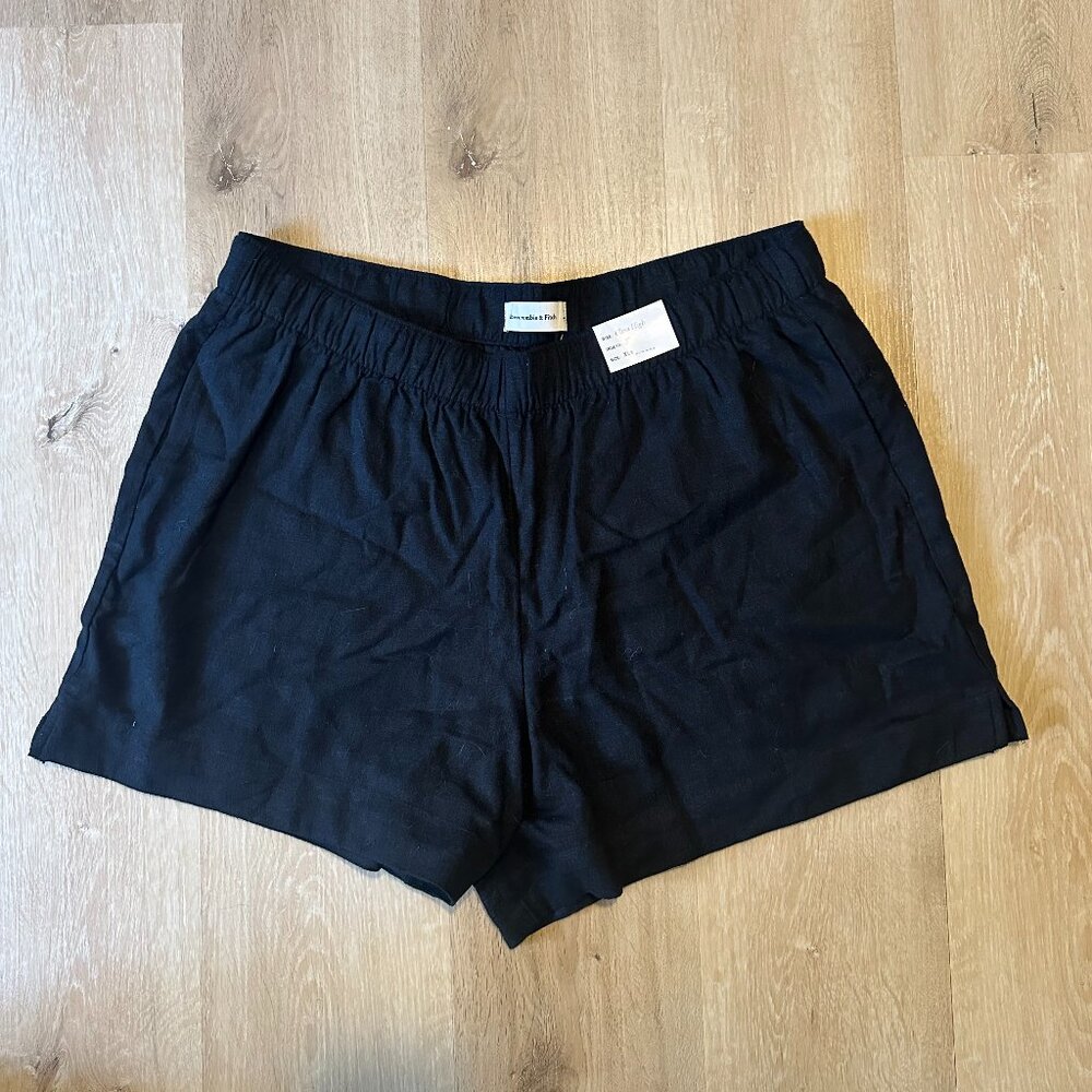 NWT Abercrombie Ultra High Rise Linen-Blend Black Shorts (XL)